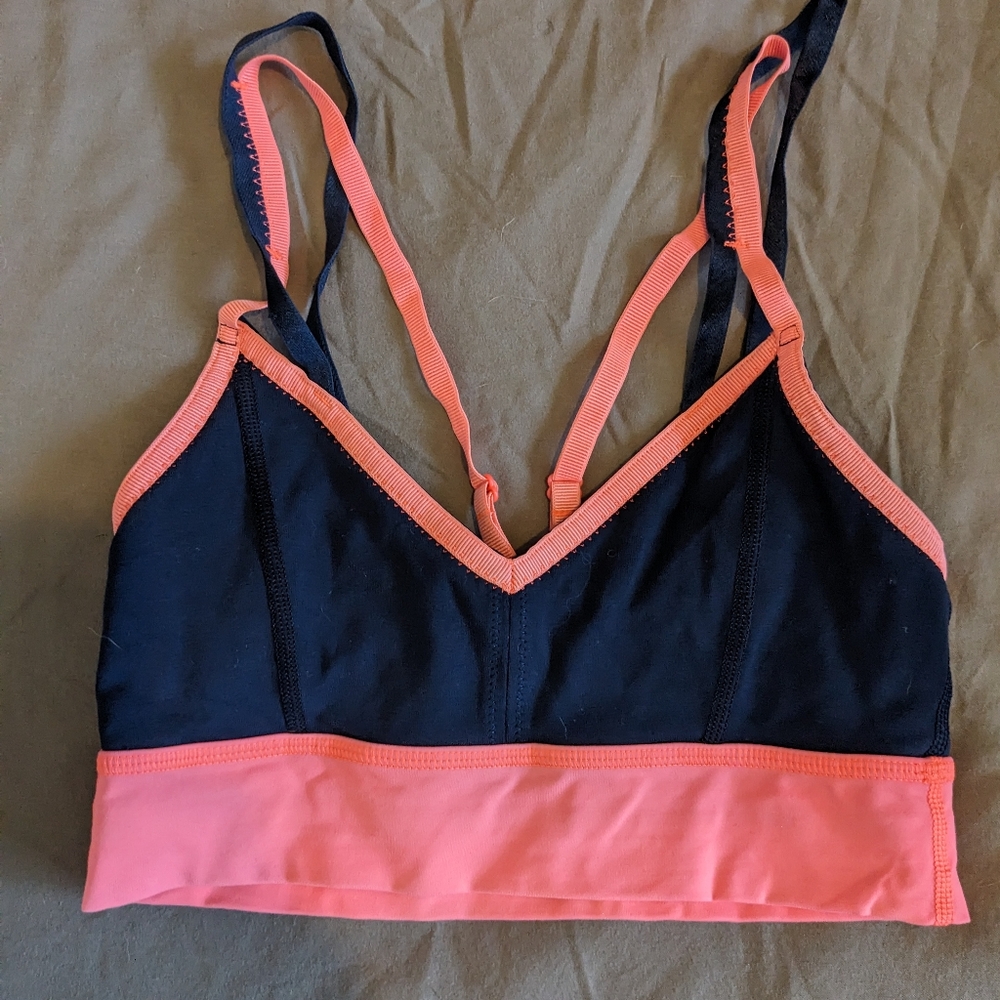 Lululemon sports bra